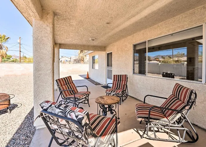 Patio + Fire Pit: In Havasu